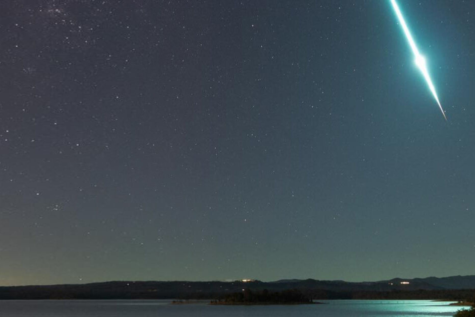 Dieses Bild schoss Fotograf Craig Turton. Es zeigt ein einen Meteoriten, der in der Atmosphäre verglüht.