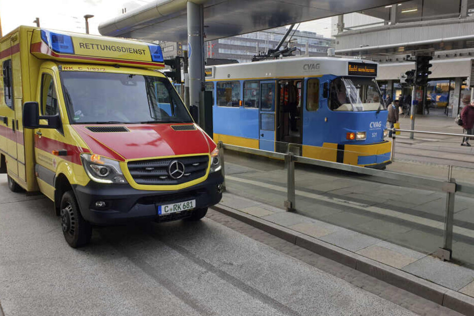 Bei einem Straßenbahnunfall an der Zentralhaltestelle soll eine Frau verletzt worden sein.