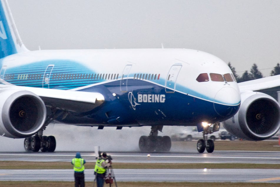 Nächstes Problem bei Boeing: Jetzt müssen Flugbegleiter beim Servieren von Essen aufpassen!