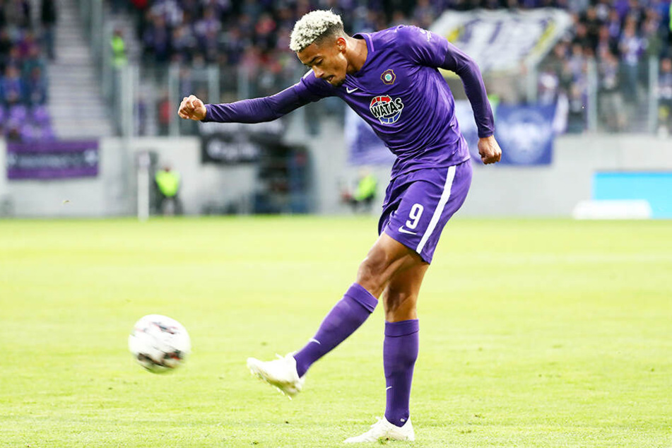 Emmanuel Iyoha wird in der kommenden Spielzeit für Aues Zweitliga-Konkurrenten Holstein Kiel auflaufen.