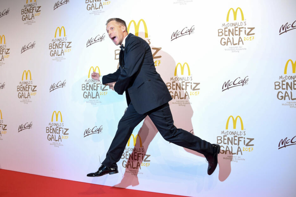 Sehen wir Oliver Pocher bald mit so einer Luftnummer bei Let's Dance?