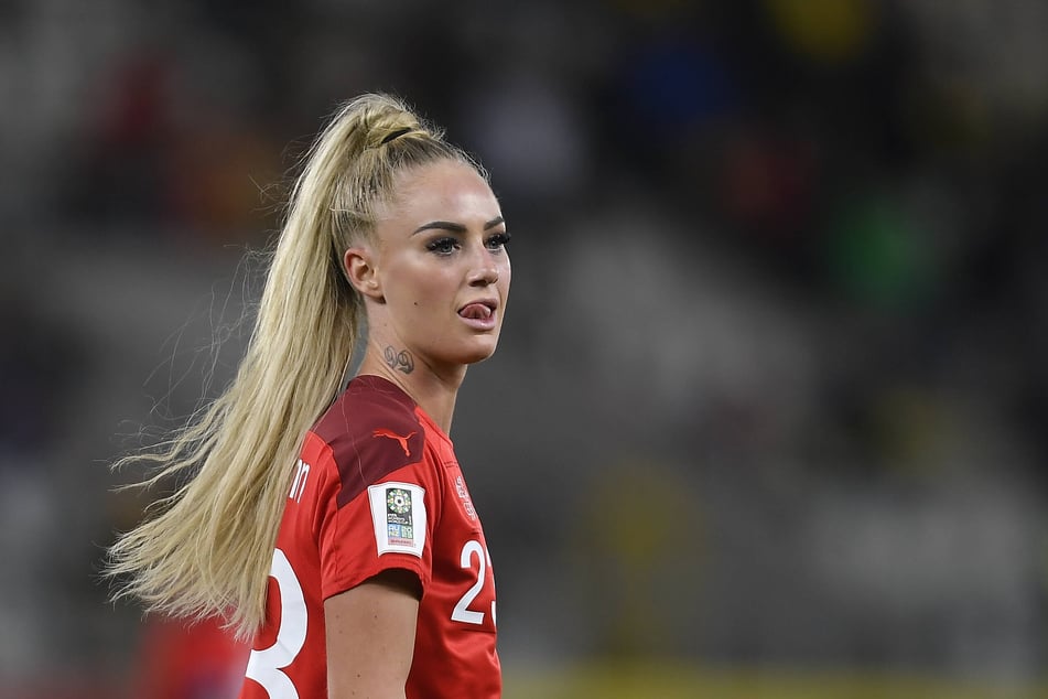 Die Schweizer Nationalspielerin Alisha Lehmann (23) soll wieder Single sein.