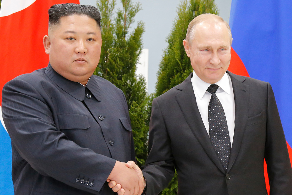 Kreml-Despot Wladimir Putin (69, rechts) und "Raketenmann" Kim Jong-un (38) wollen ihre Beziehungen ausbauen - das verkündeten die beiden Diktatoren Mitte August bei einem Treffen. Seitdem häufen sich die nordkoreanischen Raketentests.