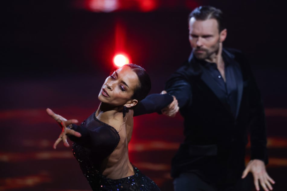 Nadja Benaissa und Profitänzer Vadim Garbuzow mussten "Let's Dance" nach Show acht verlassen.