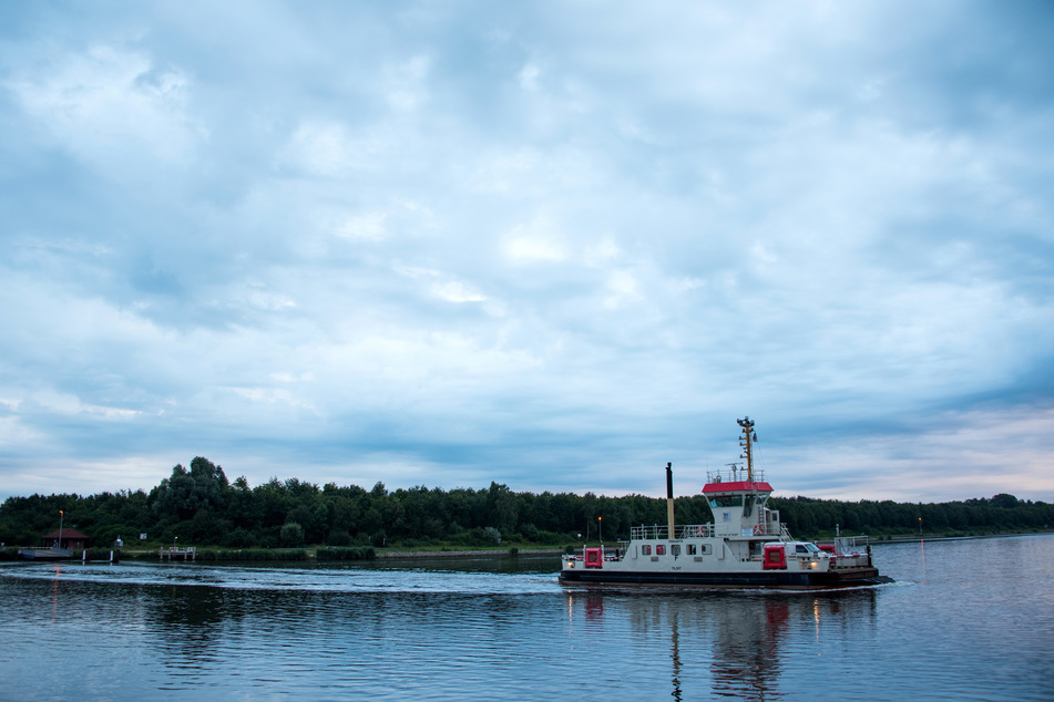 Fähre knapp verpasst: Ladendieb springt auf der Flucht in eiskalten Nord-Ostsee-Kanal