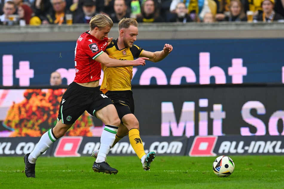 Tony Menzel (r.) hat genau wie die gesamte Dresdner Mannschaft noch nicht in die Top-Form der ersten Spiele gefunden.