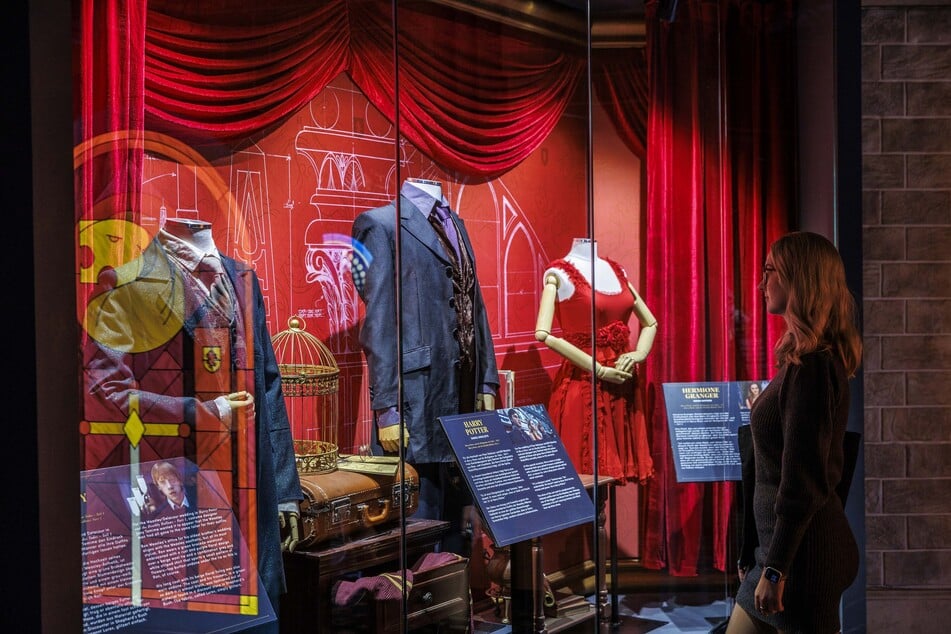 Zu bestaunen sind originale Requisiten und Kostüme aus den Filmen.