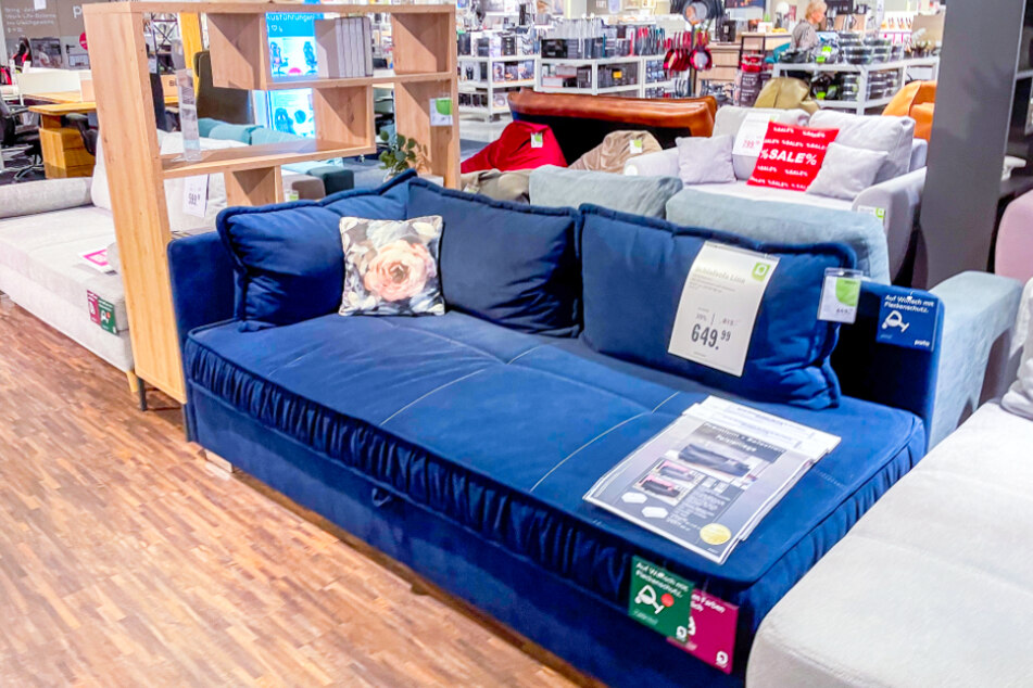 Dieses Schlafsofa und viele weitere Möbel sind am Sonntag (1.10.) bei porta Stendal im Sonderangebot.