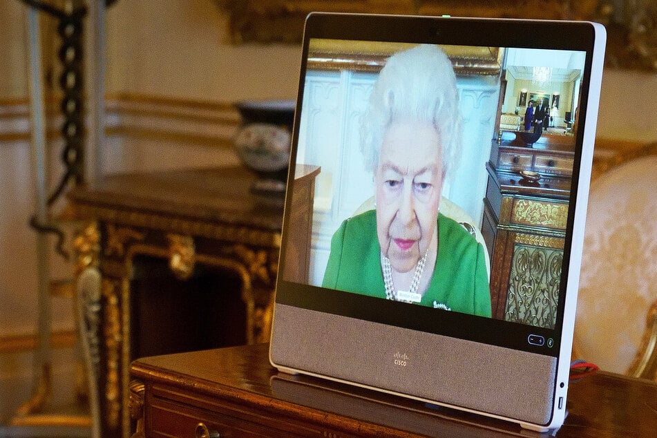Königin Elizabeth II. (95) empfängt per Videoschalte von Schloss Windsor aus zu einer virtuellen Audienz.