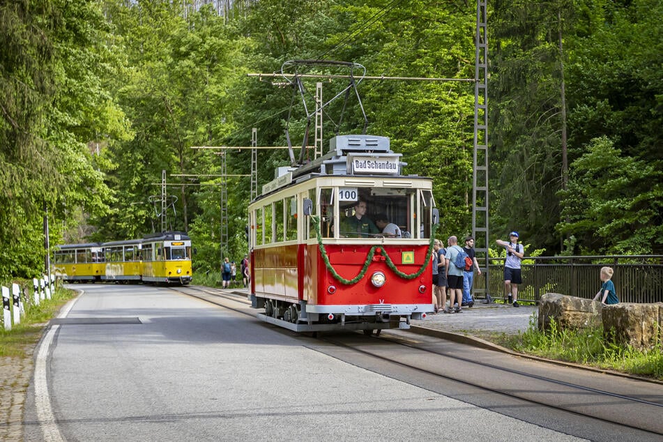 Der junge Mann wurde an Pfingsten von der historischen Kirnitzschtalbahn erfasst.