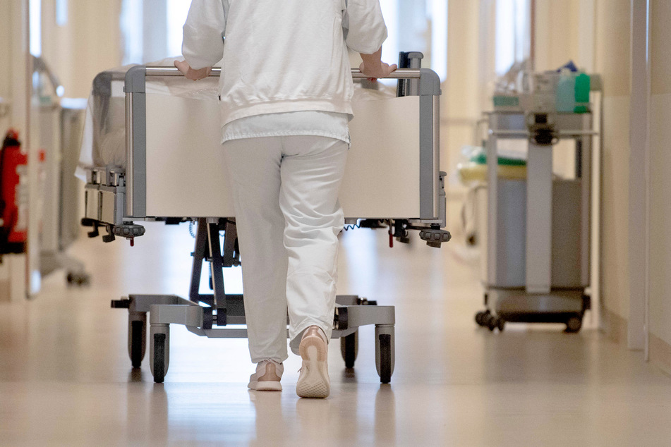 Die Krankenhäuser kämpfen auch mit vermehrtem Personalausfall. (Symbolbild)