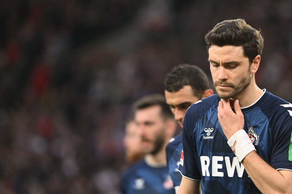 FC-Kapitän Jonas Hector (32, r.) ist nach der derben 0:3-Niederlage des 1. FC Köln beim VfB Stuttgart enttäuscht.