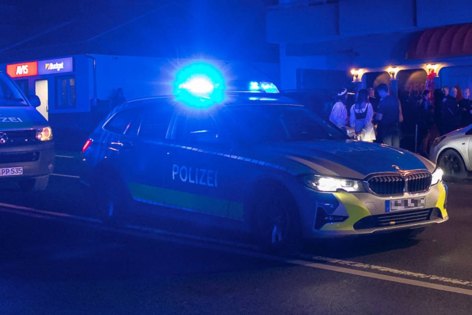 Die Beamten haben den Club nach der Waffe durchsucht. (Symbolfoto)