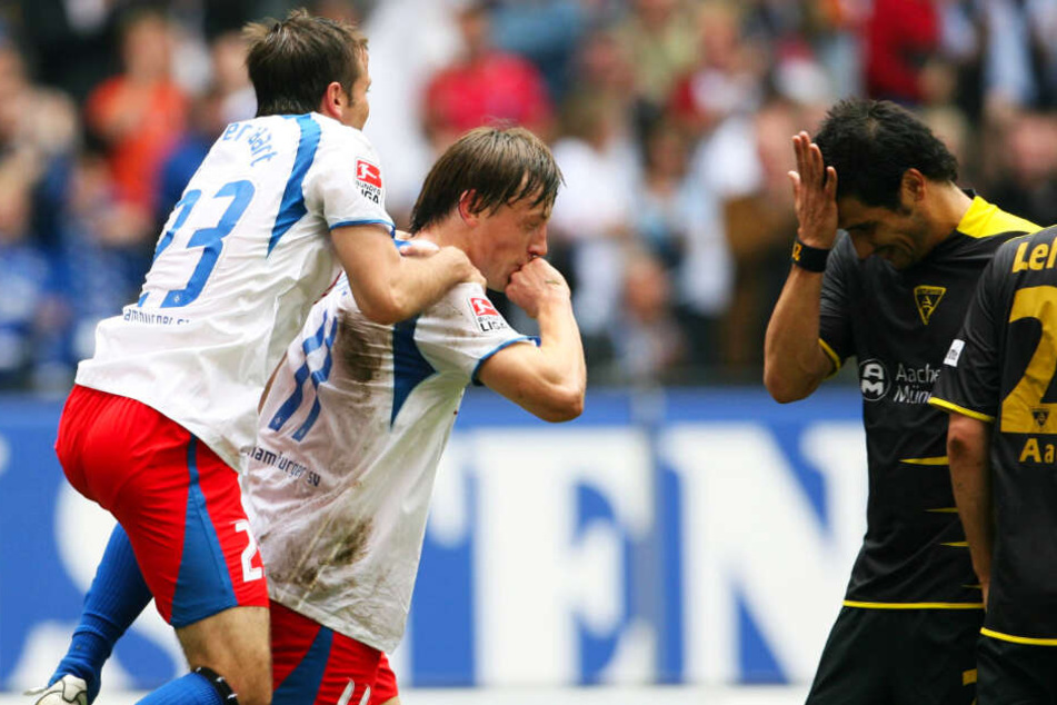 2007 kassierte Cristian Fiel (r.) mit Aachen eine 0:4-Pleite beim HSV. Ivica Olic (M.) traf seinerzeit zweimal.