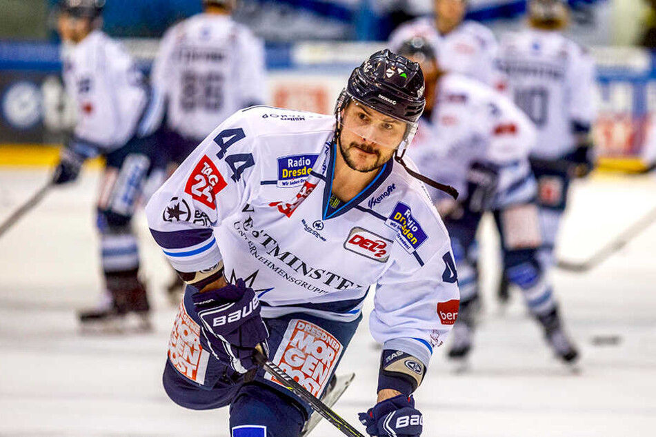 Am Morgen traf Stefan Della Rovere in Dresden ein, lernte das Team kennen und spielte sich anschließend warm.