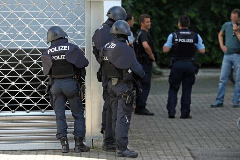 Ein Sondereinsatzkommando vor Ort in Lörrach.