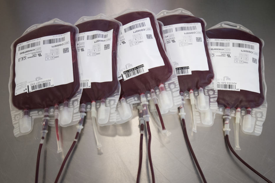 Bei einer Bluttransfusion bemerkte eine Schwester den Betrüger. (Symbolbild)