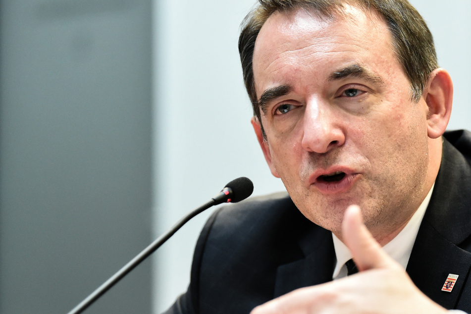 Hessens Kultusminister Alexander Lorz (55, CDU) hofft, dass "die positive Pandemielage ebenso anhält wie die Impfung der Bevölkerung".
