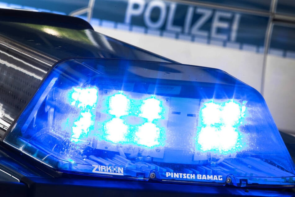 Die Polizei fand das abgestellte Auto mitten auf der A602. Jetzt suchen die Ermittler Zeugen.