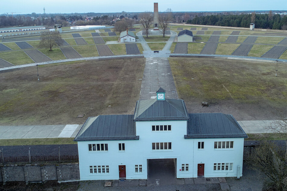 Zehntausende Häftlinge kamen im KZ Sachsenhausen durch Hunger, Krankheiten, Zwangsarbeit, medizinische Versuche und Misshandlungen um oder wurden Opfer systematischer Vernichtungsaktionen.