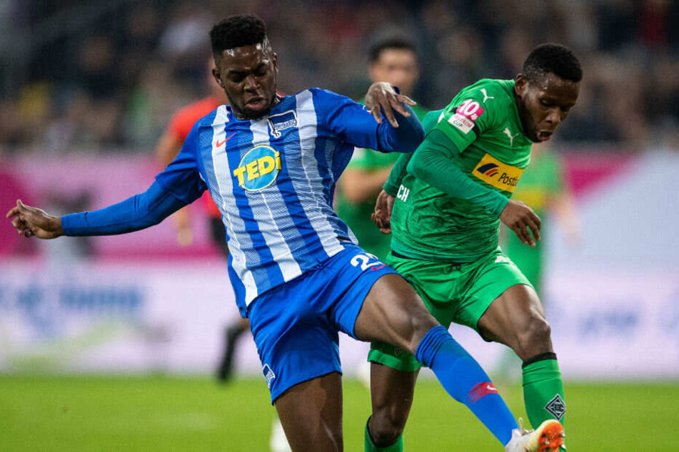 Jordan Torunarigha im Zweikampf mit Gladbachs Ibrahim Traoré.