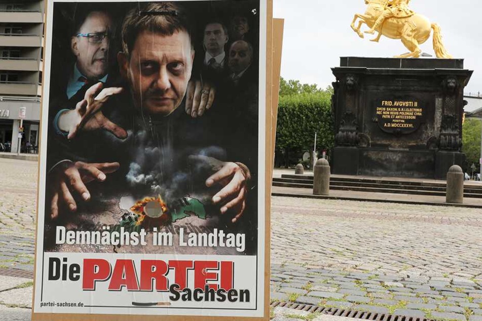 In Bautzen abgehängt, in Dresden noch auf der Straße: Wegen diesem PARTEI-Plakat ermittelt der Staatsschutz.