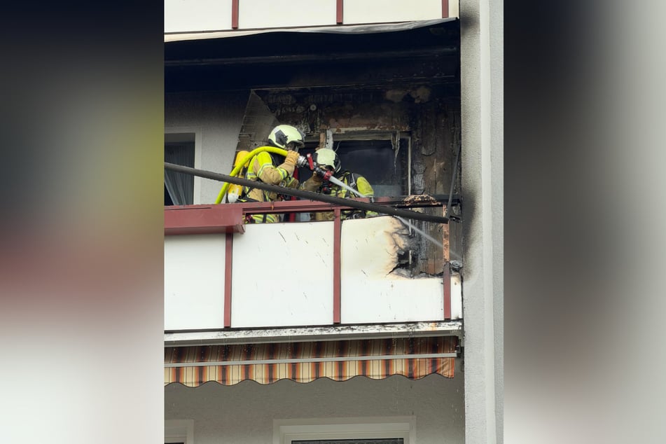 Teile des Balkons sind stark verkohlt.