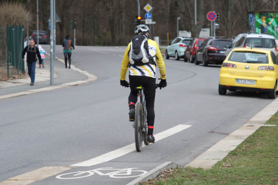 Hier am Konkordiapark endet der Fahrradweg plötzlich. Kein Wunder, dass hier kaum einer langfahren will. Besser wäre ein ausgebauter Radweg durch den Park.