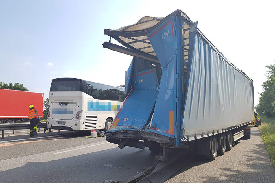 Die Fahrbahn in Richtung Görlitz ist derzeit gesperrt.