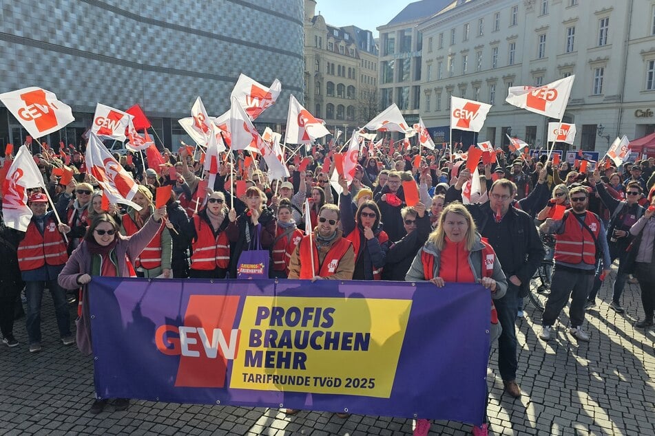 Zahlreiche Menschen verliehen unter anderem auf dem Richard-Wagner-Platz ihren Forderungen Nachdruck.