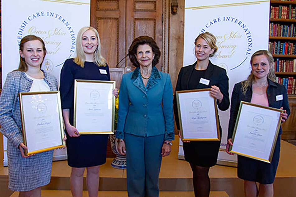 Annette Löser (38, r.) erhielt am gestrigen Dienstag gemeinsam mit Gewinnerinnen aus Polen, Finnland und Schweden ihre Auszeichnung von Königin Silvia.