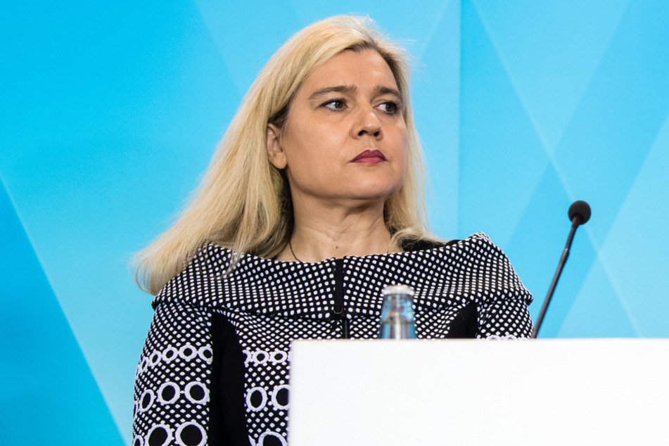 Bayerns Pflegeministerin Melanie Huml (CSU) warnt vor den Gefahren für ältere Menschen. (Archivbild)