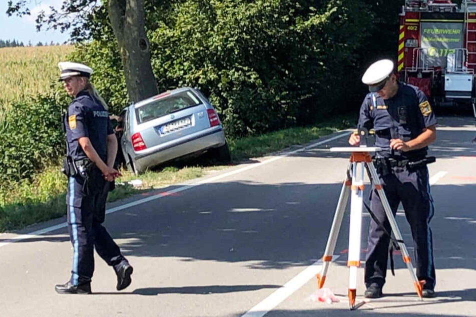 Ein 65 Jahre alter Autofahrer ist bei einem schweren Unfall ums Leben gekommen.