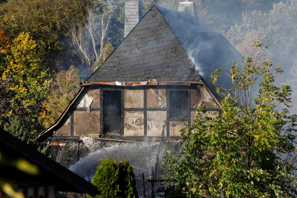 Auf dieses Wohnhaus griffen die Flammen über.