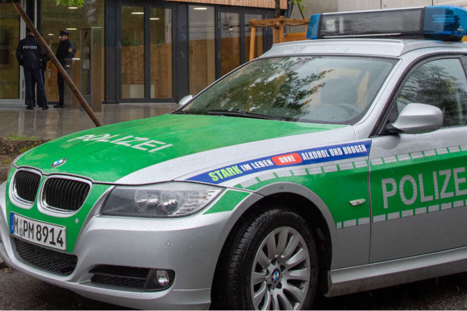 Die Polizei führt Durchsuchungen in mehreren Bundesländern durch. (Symbolbild)