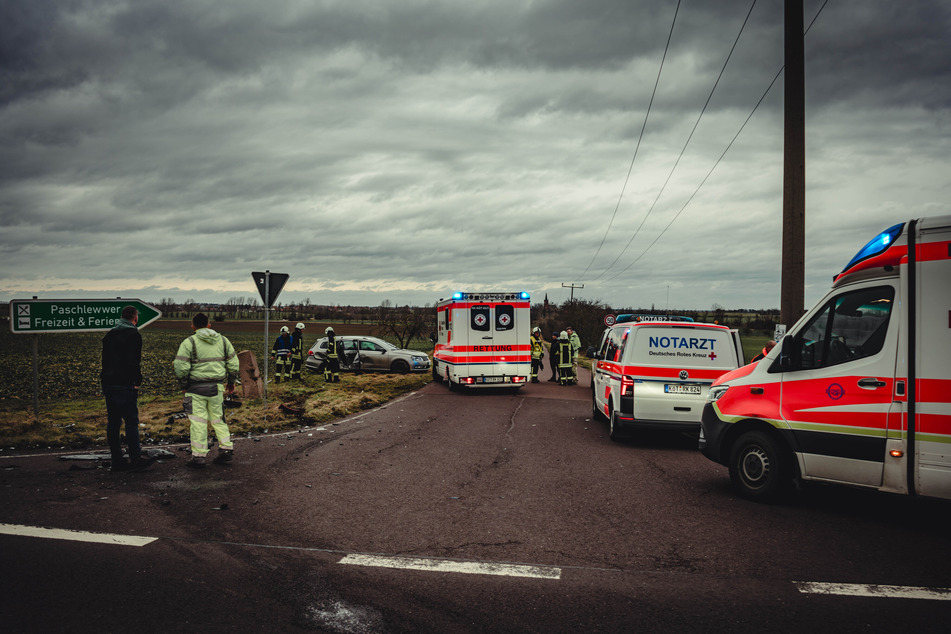 Mehrere Krankenwagen waren vor Ort, um die Verletzten zu versorgen.
