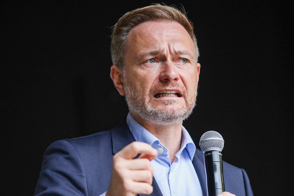 Christian Lindner (44, FDP) fordert alle Minister zum Sparen auf.