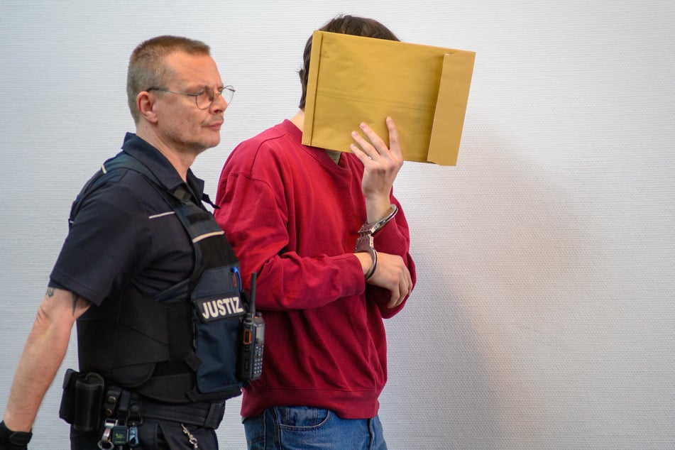 Zwölf Jahre und sechs Monate geht es für den 18-Jährigen hinter Gitter.