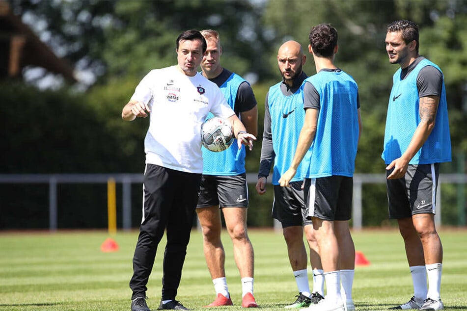 Mit seinen Mannen hat FCE-Trainer Daniel Meyer (l.) gut gearbeitet. Die ersten Früchte will er in Fürth ernten.