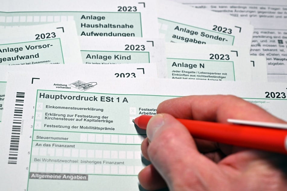 Schnell mal 1000 Euro, bitte: Auch wer keine Steuererklärung abgeben muss, kann mit einer freiwilligen sparen.