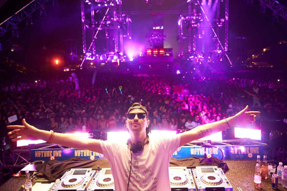 Robin Schulz bei einem Technofestival. DJ-Größen wie Steve Aoki, Robin Schulz und The Disco Boys sowie Rapper Ice-T legen am Wochenende in Düsseldorf beim WorldClubDome auf.