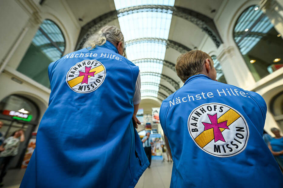 Die Helfer der Bahnhofsmission sind gut sichtbar gekennzeichnet.