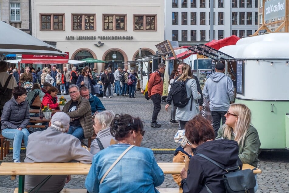 An den Imbiss-Wagen standen fast immer Leute, die Lust auf einen abendlichen Snack hatten.