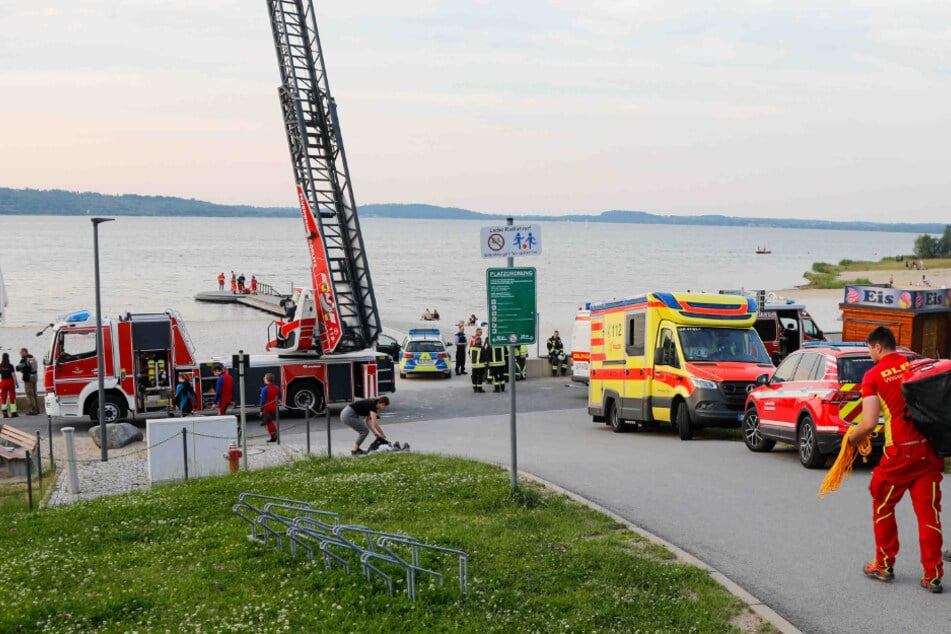 Feuerwehr, DLRG und Polizei eilten zum Berzdorfer See.