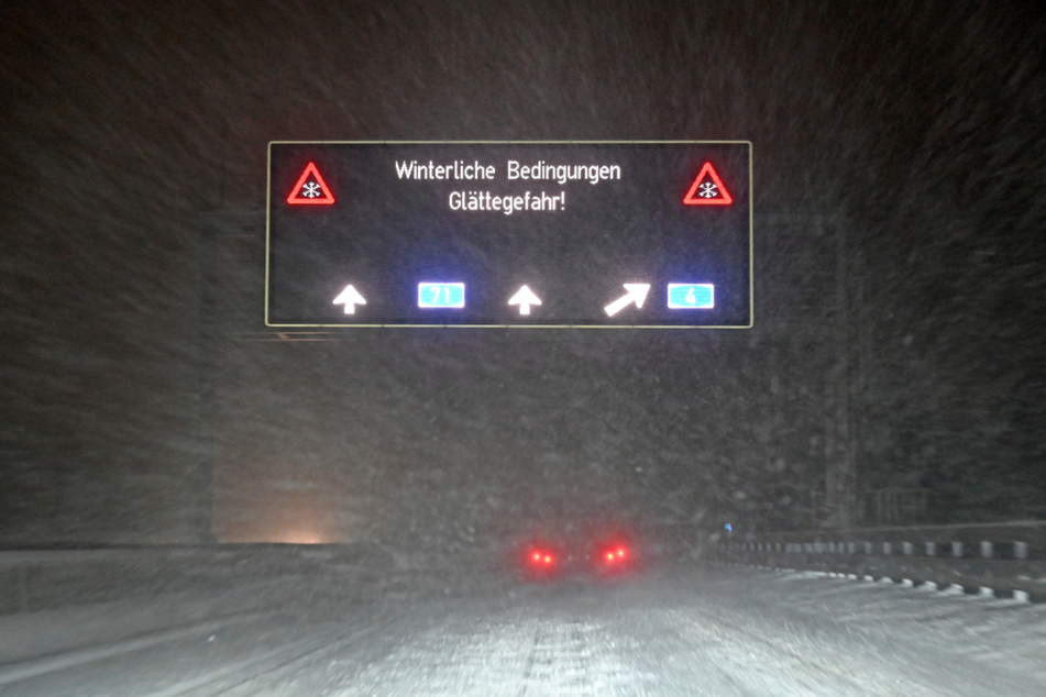 Schneemassen haben zu vielen Unfällen auf Thüringens Straßen geführt. Die Stadt Neuhaus am Rennweg meldet inzwischen über 50 Zentimeter Schneehöhe.