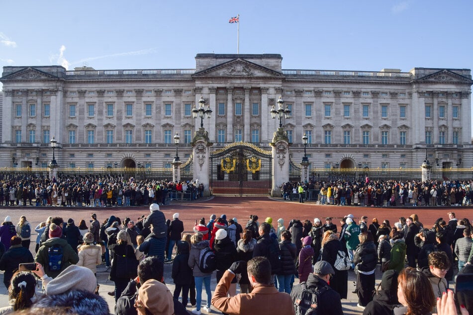 Nach der Zeremonie wollen sich Charles und Camilla vom Buckingham-Palast aus dem Volk zeigen.