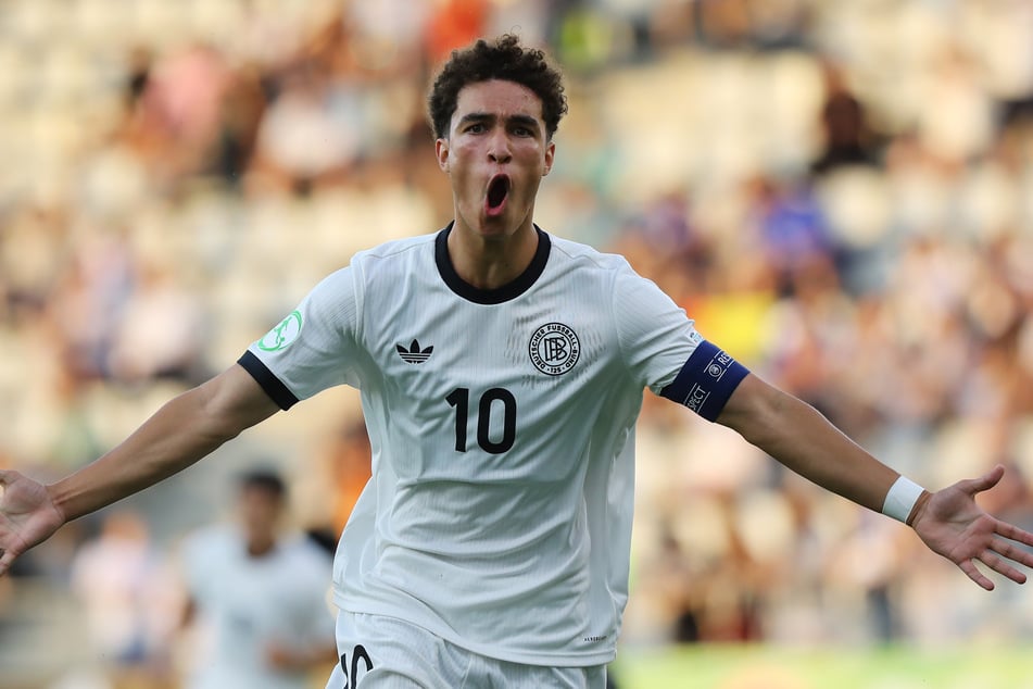 Noah Darvich (18) könnte am Mittwoch bereits zum VfB Stuttgart wechseln.