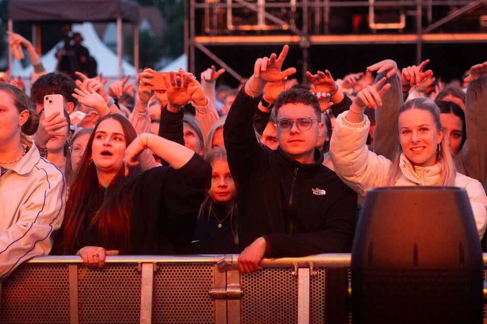 Cro bat seine Fans um Hilfe, nachdem er eine Lied-Zeile vergessen hatte zu singen.