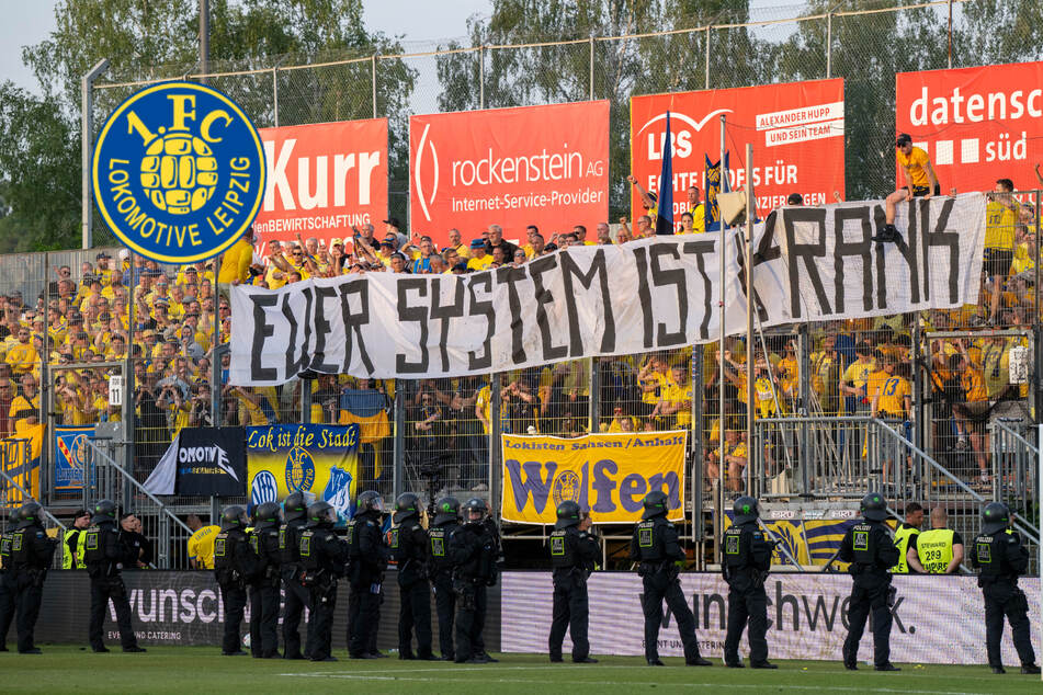 Meister Lok Leipzig schaut zu, wie sich zwei Abstiegsklubs auf die 3. Liga freuen