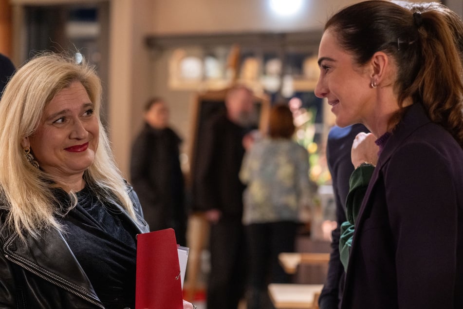 Dressurreiterin Lisa Müller (36, r.) und Melanie Huml (50), Oberbürgermeisterkandidatin der CSU für Bamberg, bei einer Wahlkampfveranstaltung der CSU in Bamberg.